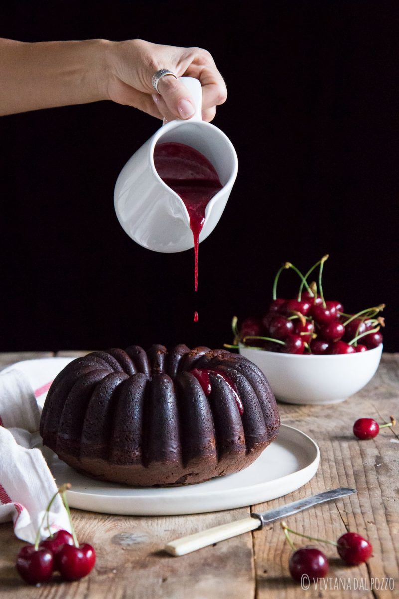 ciambella al cacao e mandorle